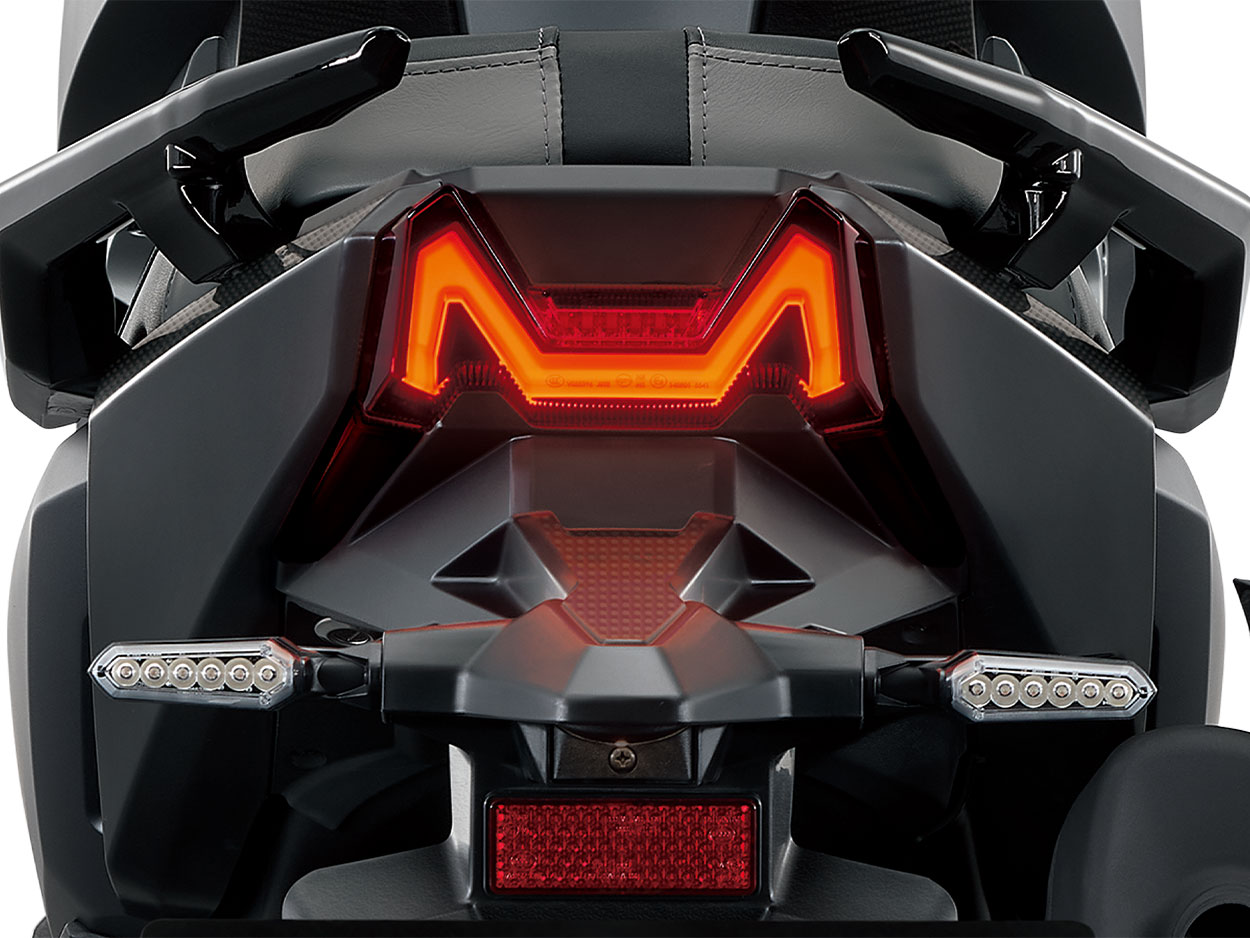 ADXTG_400_REAR_LIGHTS