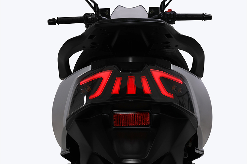 JET14_EVO_TAILLIGHT-1